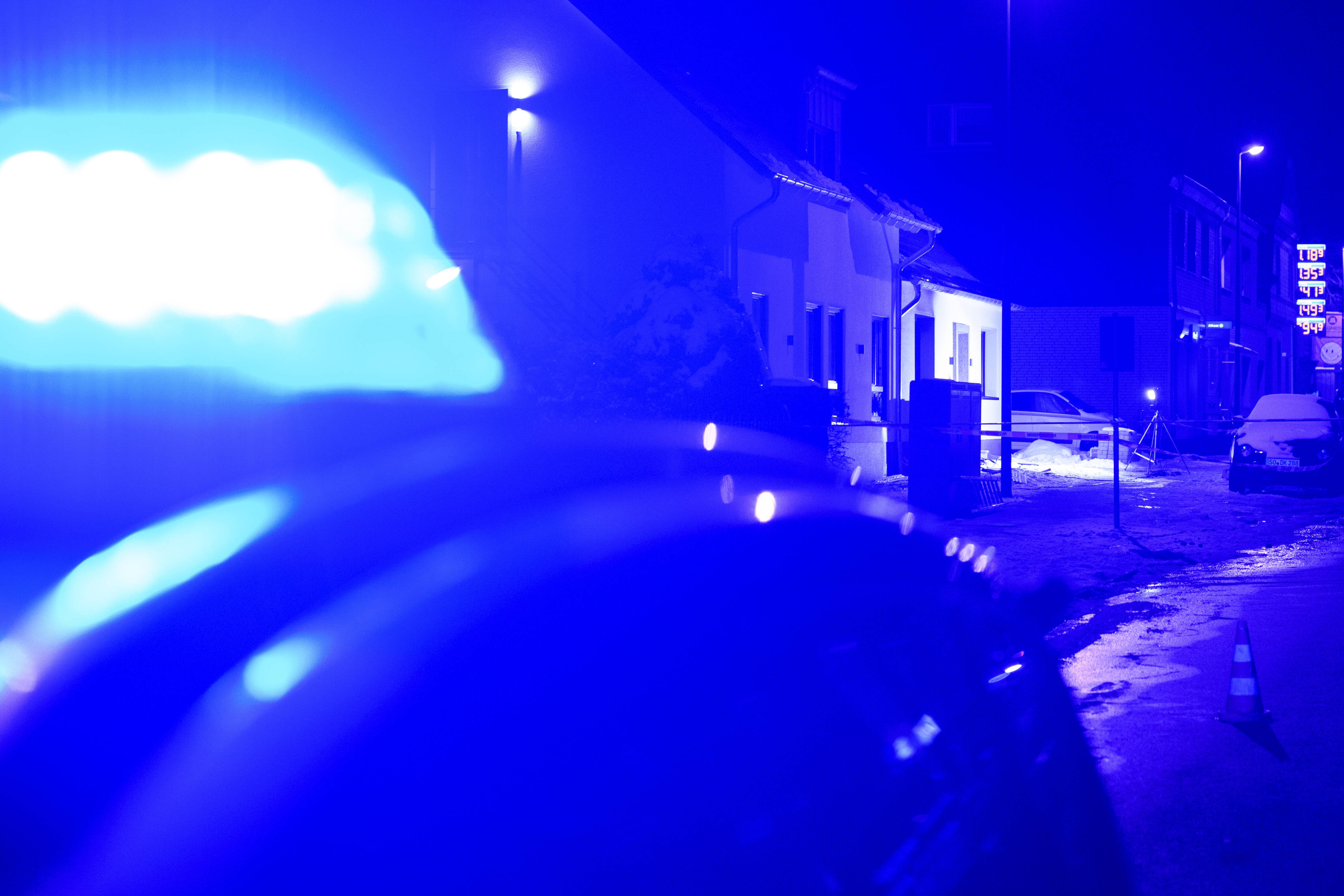 Mörder auf der Flucht! Polizei warnt die Bevölkerung - sprechen Sie diesen Mann nicht an!