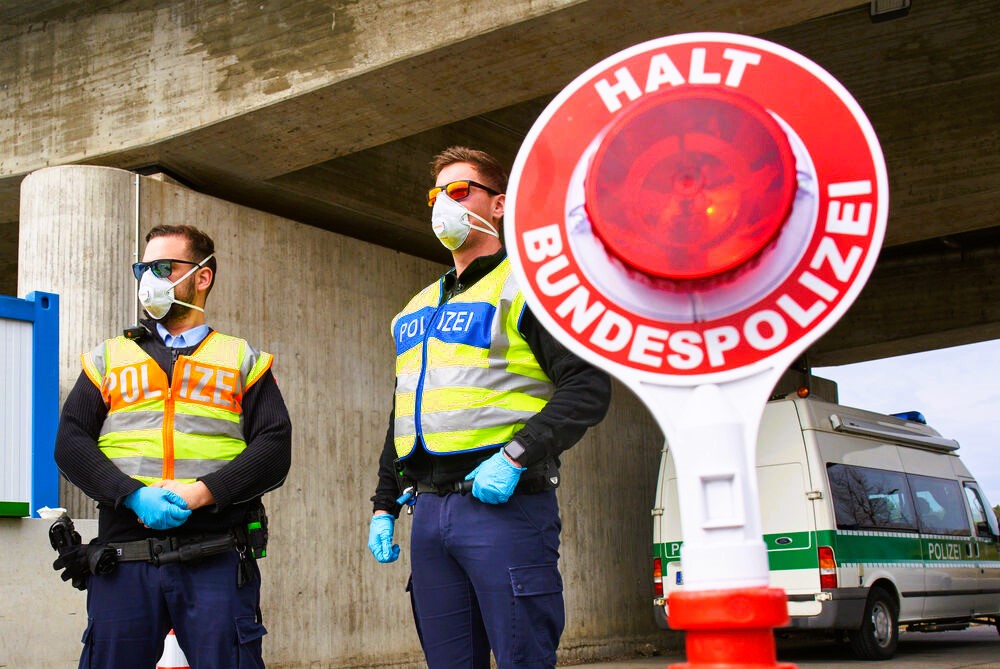 Polizei sperrt komplette Autobahn! Mega-Razzia der Polizei  - Autofahrer müssen mit Verkehrsbehinderungen rechnen