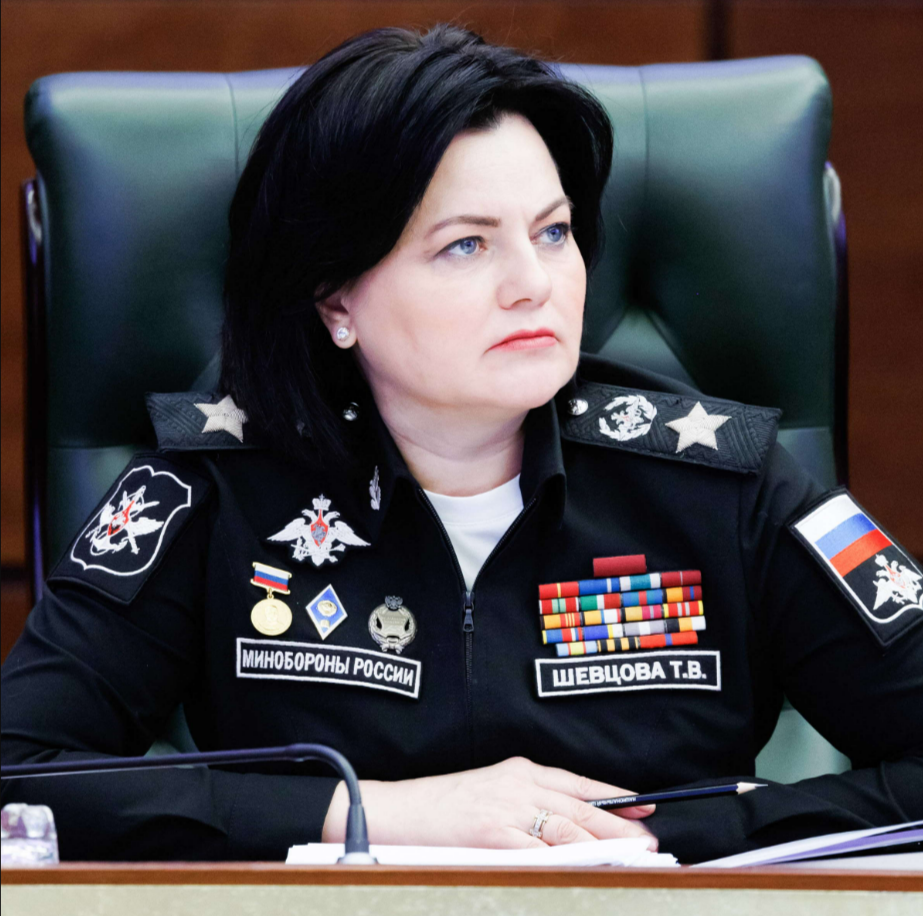 Alarm im Kreml! Ist Putins Vize-Verteidigungsministerin nach Frankreich geflohen?!