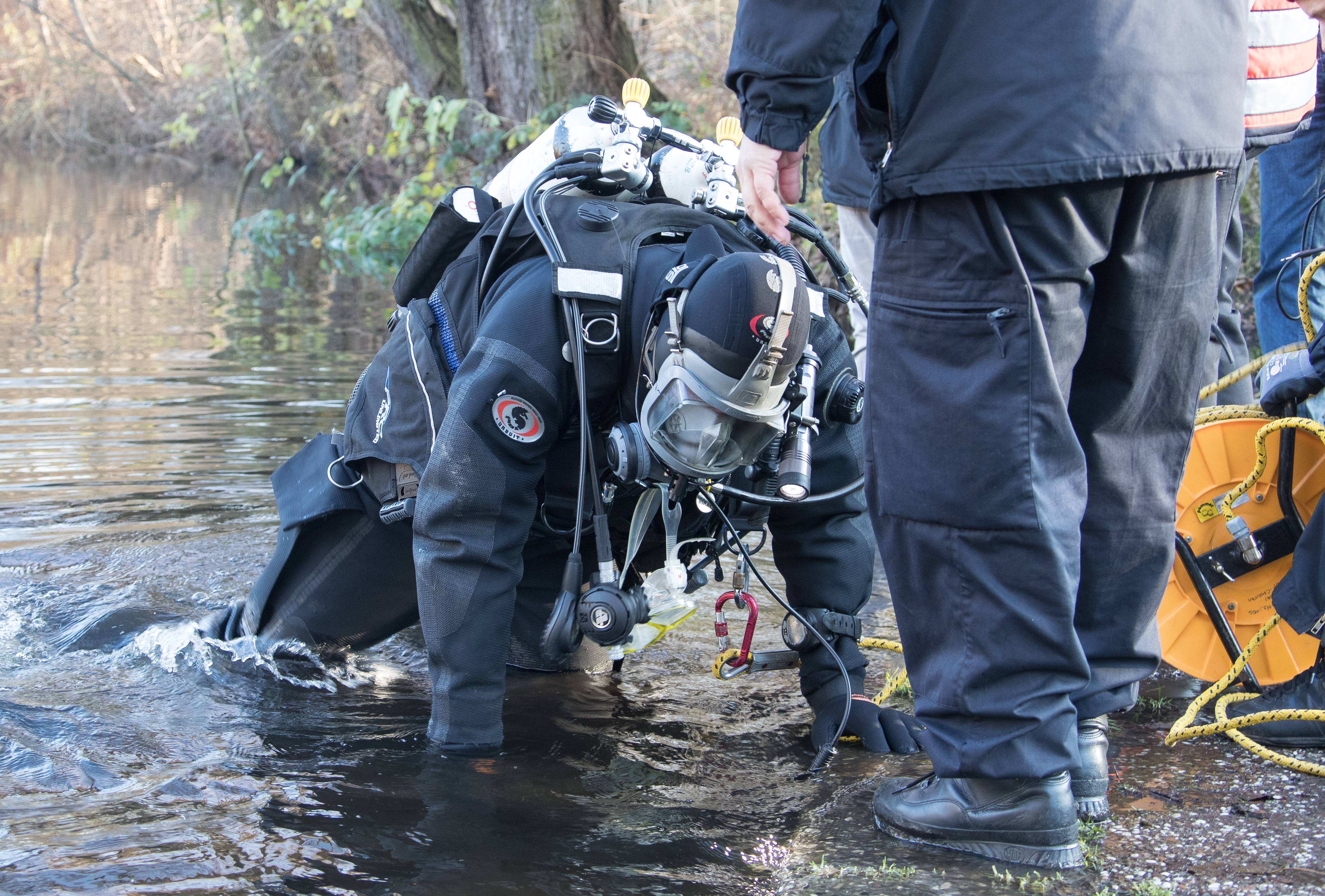 Leiche ohne Kopf treibt in Kanal! Schockfund an der Havel
