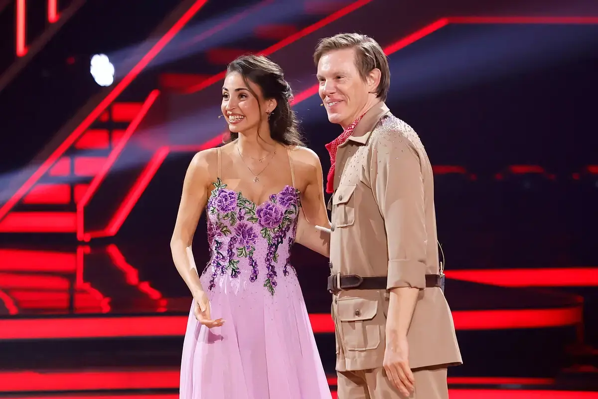 Let’s Dance-Paukenschlag: Ekaterina Leonova tanzt mit Comedian Simon – sie wirkt verunsichert!