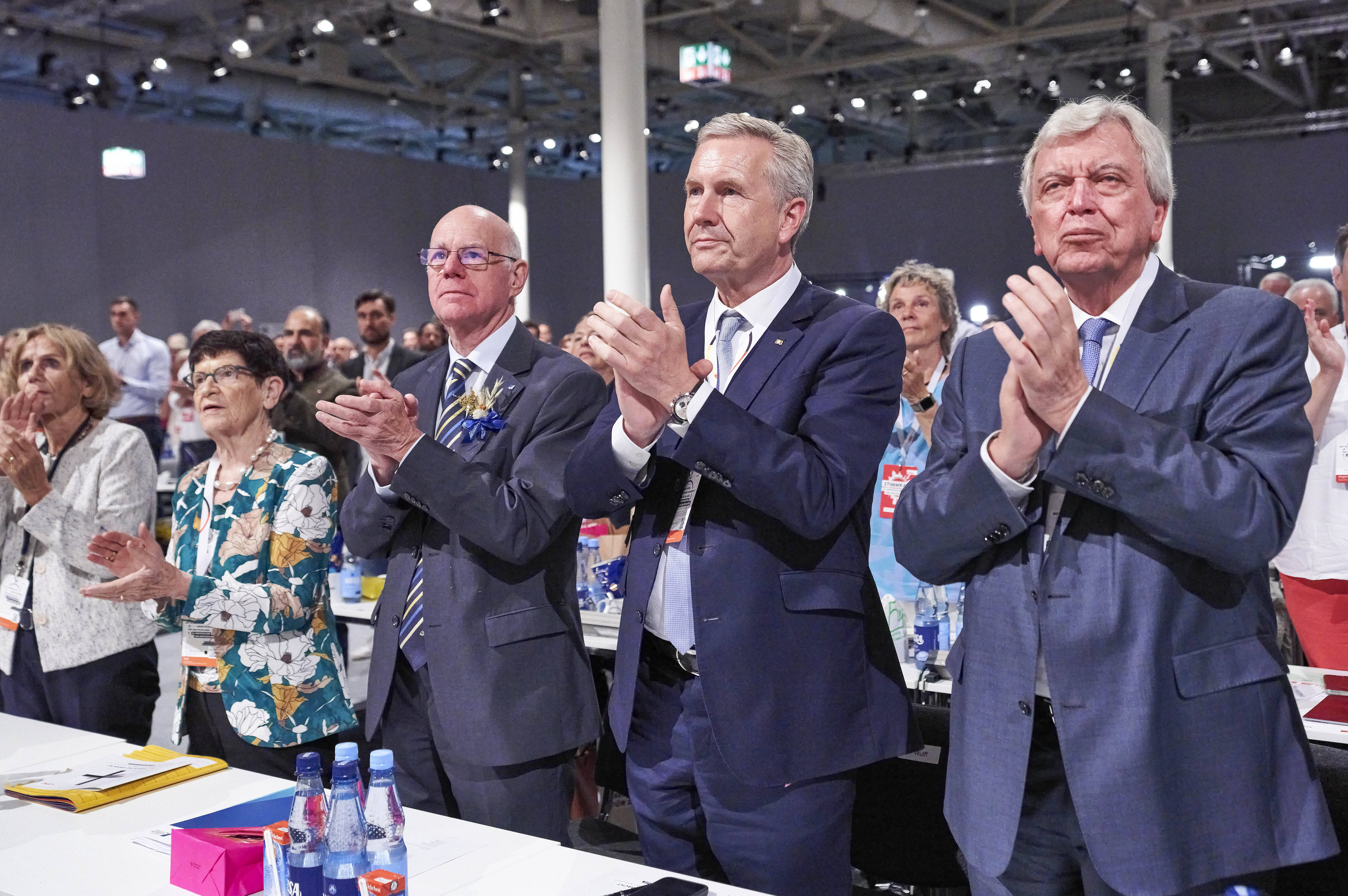 Schäuble rechnet mit der Alt-Kanzlerin ab! Harte Kritik für Angela Merkel