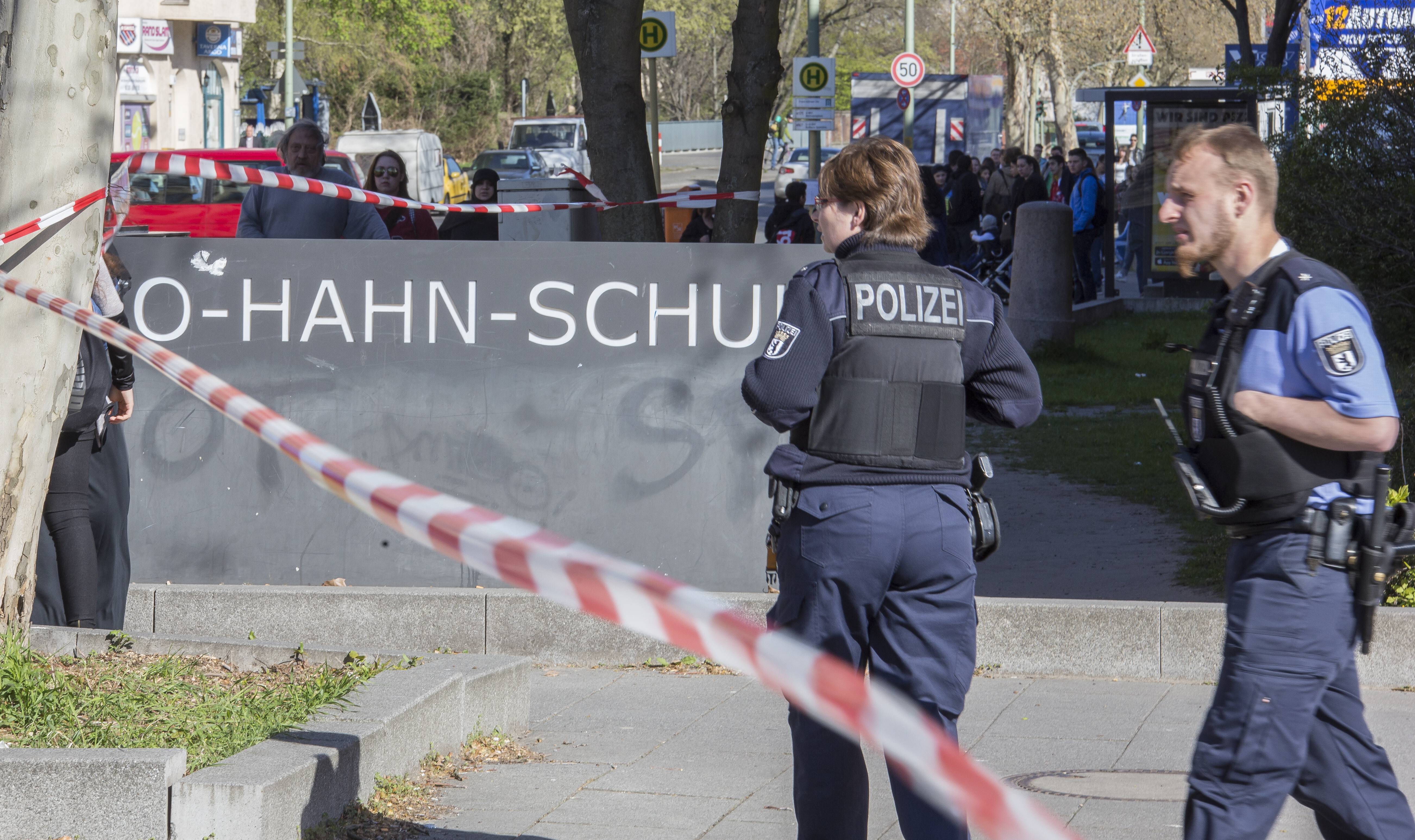 Tödlicher Anschlag auf die eigene Schule geplant - Polizei nimmt 2 dreizehnjährige Schüler fest!
