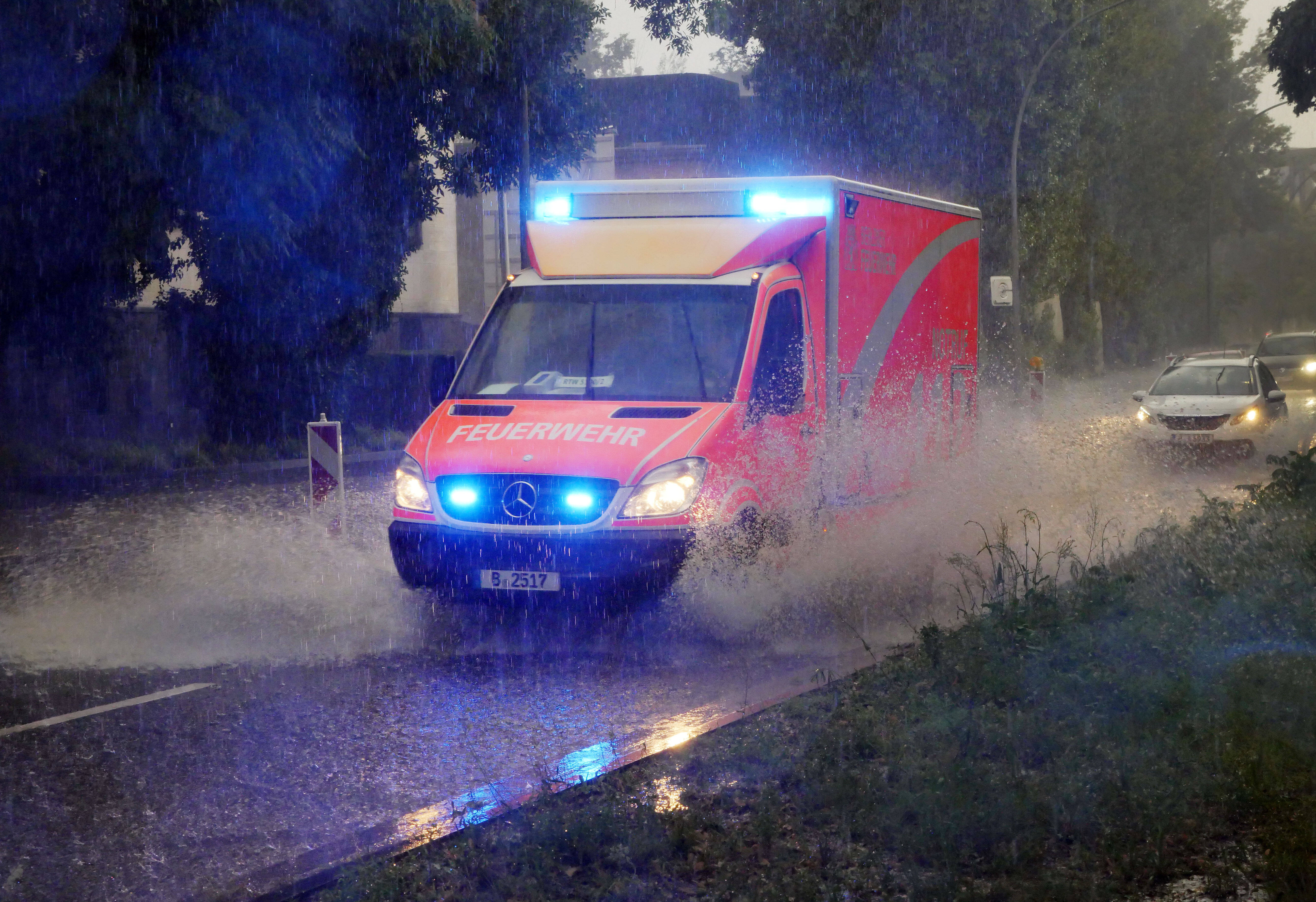 Vollsperrung! Schwerer Unfall auf Bundesstraße - Mehrere Personen zum Teil schwer verletzt!