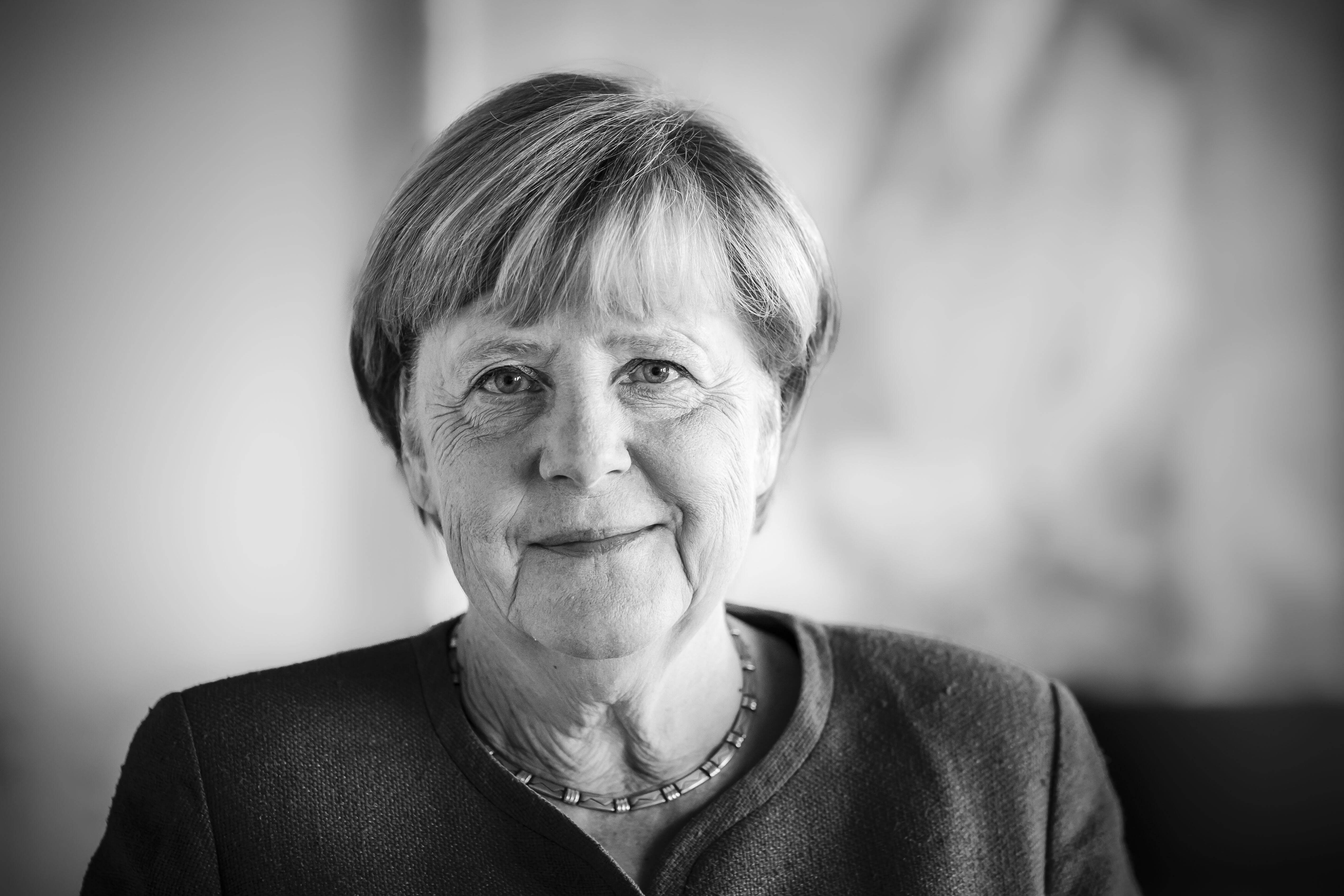 Harte Kritik an Angela Merkel! Zehn Jahre nach „Wir schaffen das“ - ist Merkel schuld an der Krise?