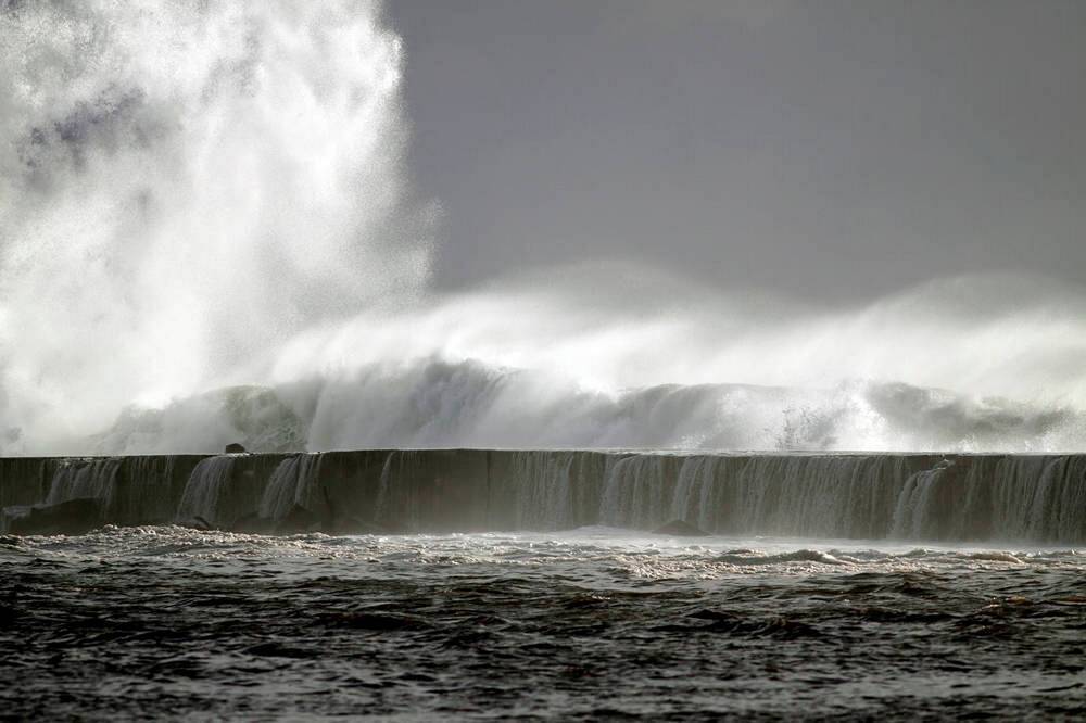 Massive Waver Drags Tourists Into the Sea! Spanish Holiday Island Turns into a Nightmare